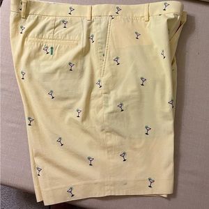Selling a great pair of Lilly Pulitzer Men’s Shorts. Size 38. Gently worn.